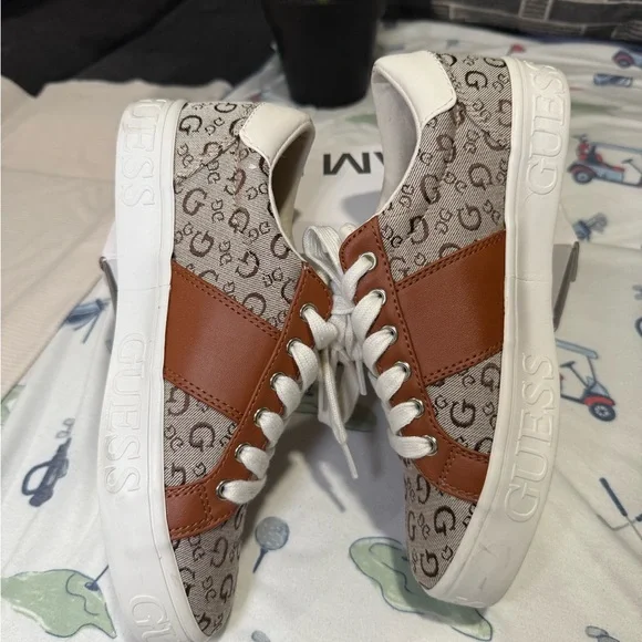Guess Cream and Tan Casual Sneakers - Picture 8 of 12